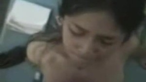 Video POV de una amateur rumana peluda dando una mamada