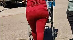 Κρυφή κάμερα καταγράφει μια παχουλή κοπέλα με κόκκινα leggings