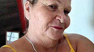 Ana, die sexy Oma auf Facebook mit 60 Jahren