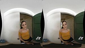 جنس افتراضي مع ثدي صغير وقضيب كبير في فيديو عالي الدقة