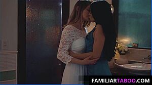 Les membres d'une famille lesbienne explorent leur sexualité dans un trio chaud