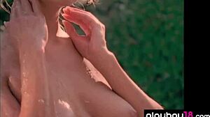 丰满的金发美女在独奏视频中展示了她的大假乳房
