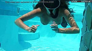 पूल में सेक्सी यूरोपीय पोर्नस्टार डायना कालगोटकिना का HD वीडियो