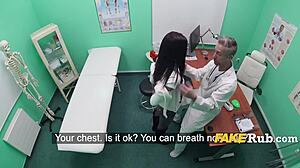 Szexi európai beteget dug az orvos a kórházban