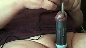 Bolestivá BDSM skúsenosť s mučením penisu a guličiek a zviazaním