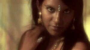 Ejaculare pe o pulă mare în HD - Fete indiene striptease și dans