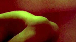 Сензуална масажа азијске милфице претвара се у врући скривени сусрет пред камером