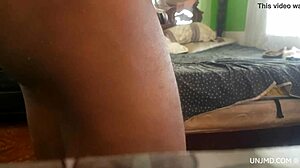 Ένας Τζαμαϊκανός μπάρμαν ταξιδεύει στη Νέα Υόρκη για έντονο πρωκτικό και κολπικό σεξ, με αποκορύφωμα μια μπουκιά σπέρμα