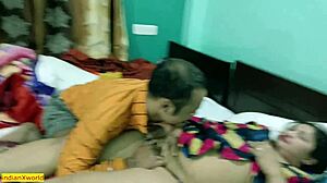 Молодой человек занимается запретным индийским бенгальским сексом со своей партнершей